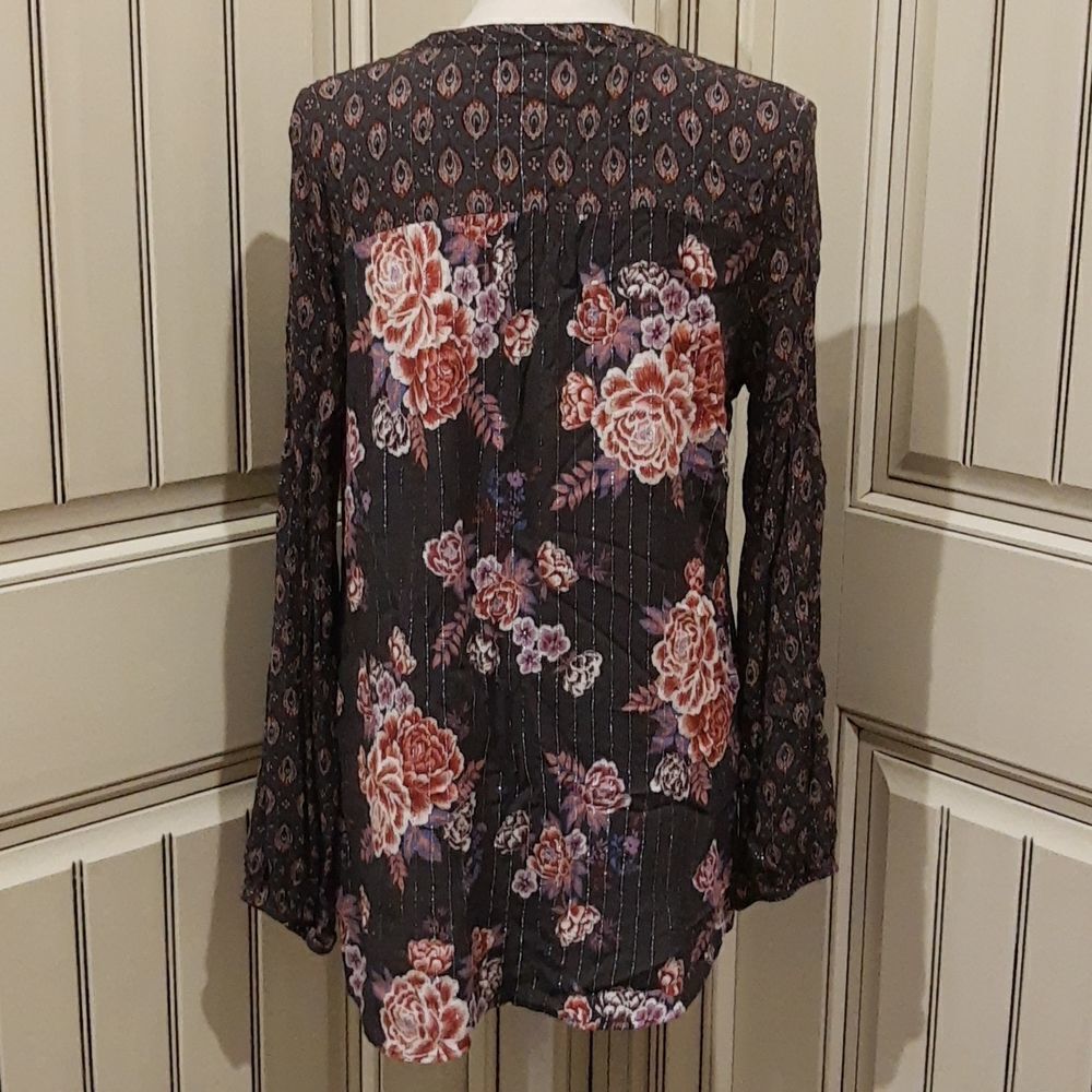 GYPSIES & Moondust Long Sleeve Floral Top Key Hole - Picture 5 of 8